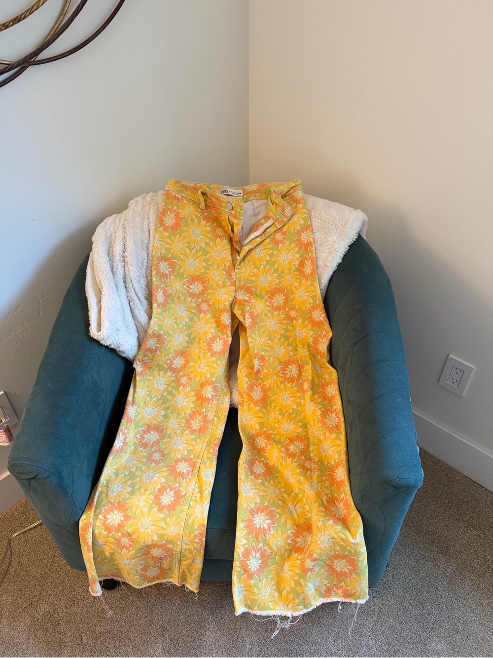Zara floral print wide leg jeans retro 70’s yellow orange raw hem.